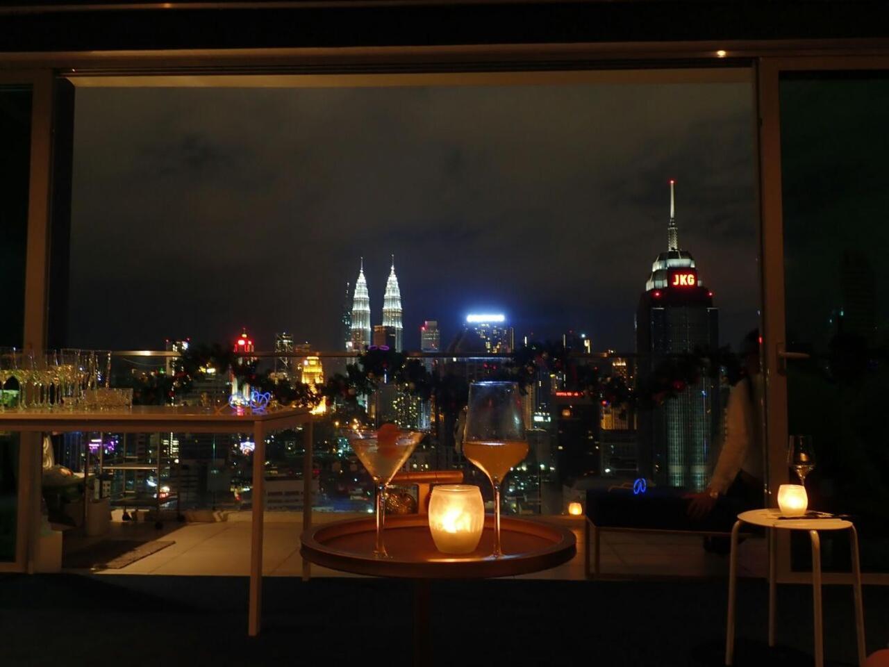 Tuxedo Kl No.1 Rooftop Pool W Skyscraper Views Hotel Kuala Lumpur Buitenkant foto