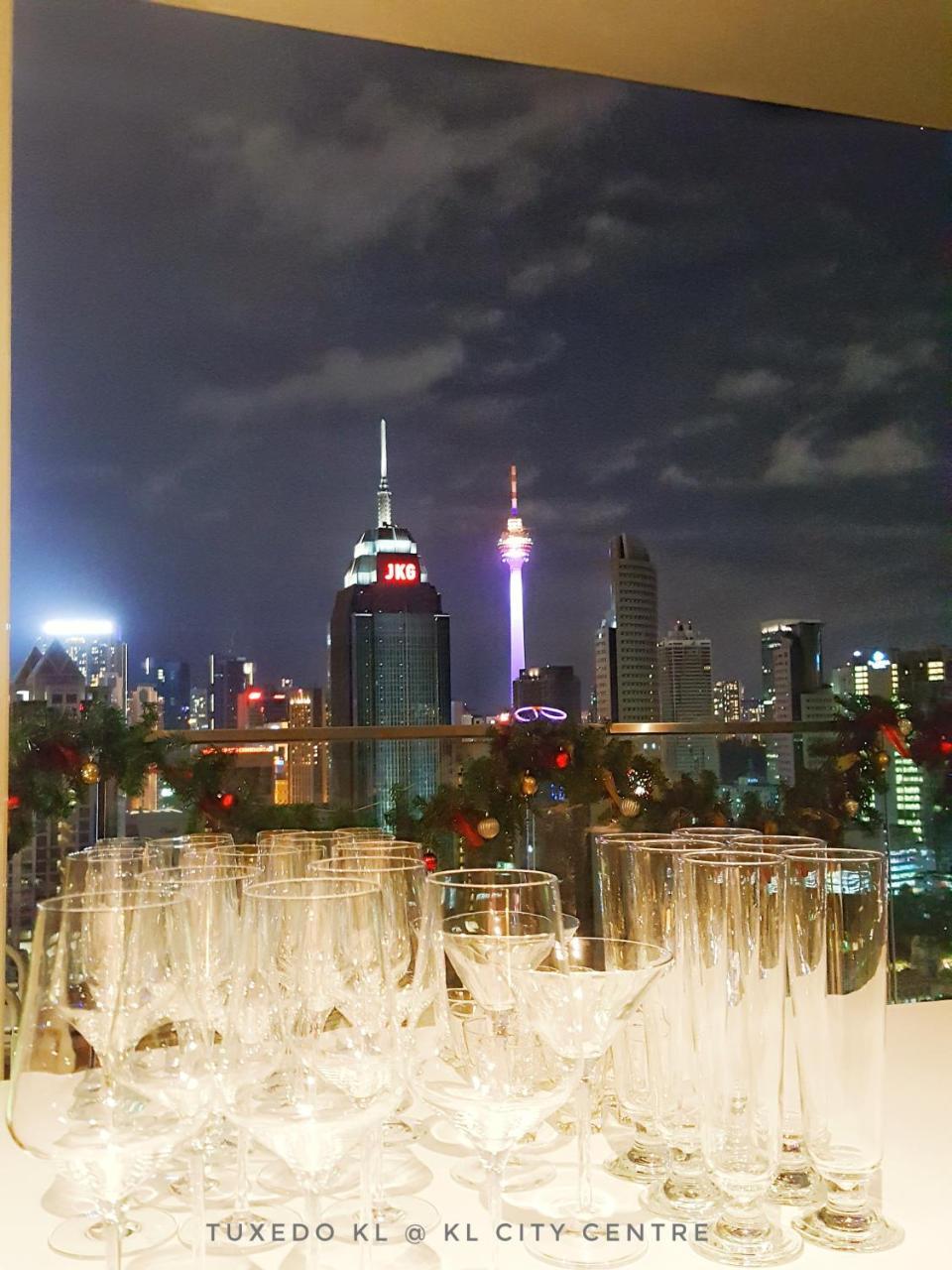 Tuxedo Kl No.1 Rooftop Pool W Skyscraper Views Hotel Kuala Lumpur Buitenkant foto